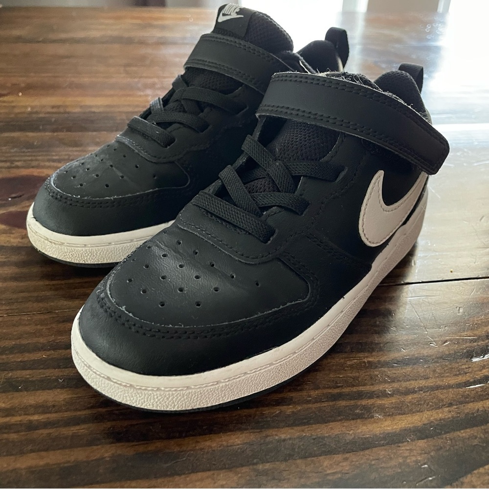 Boys Nike sneakers, size 10